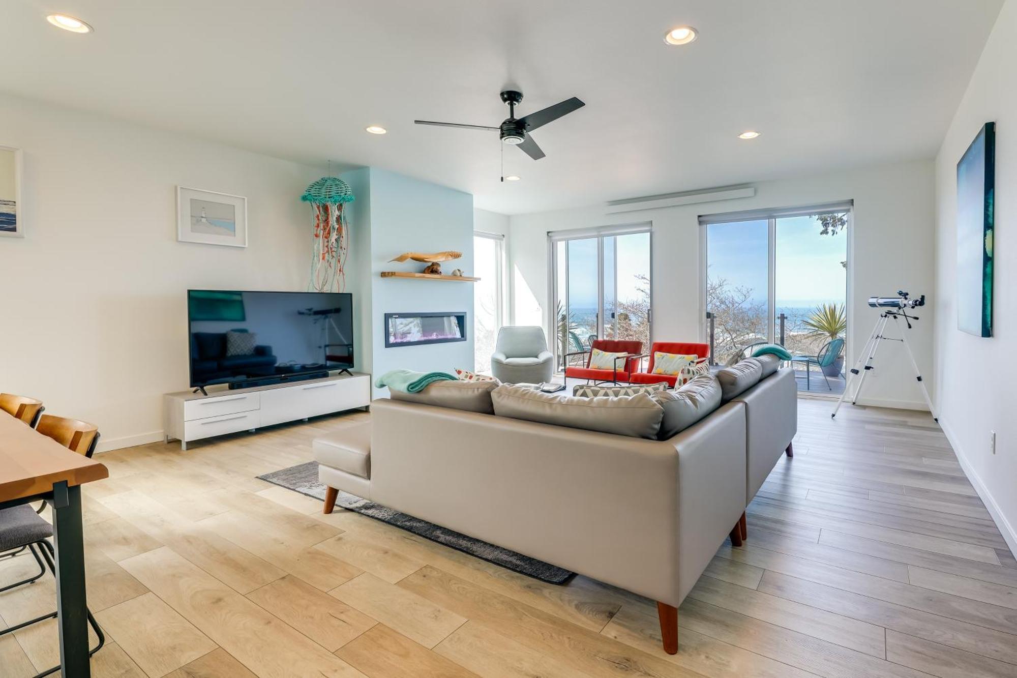 Scenic Depoe Bay Townhome With Deck Less Than 1 Mi To Parks! ภายนอก รูปภาพ